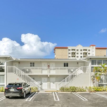 Bright Pompano Beach With Pool Access Exterior photo