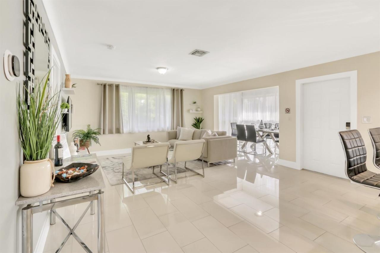 Bright Pompano Beach With Pool Access Exterior photo