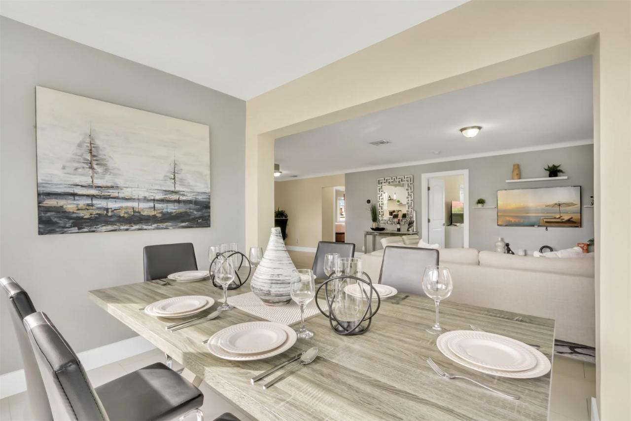 Bright Pompano Beach With Pool Access Exterior photo