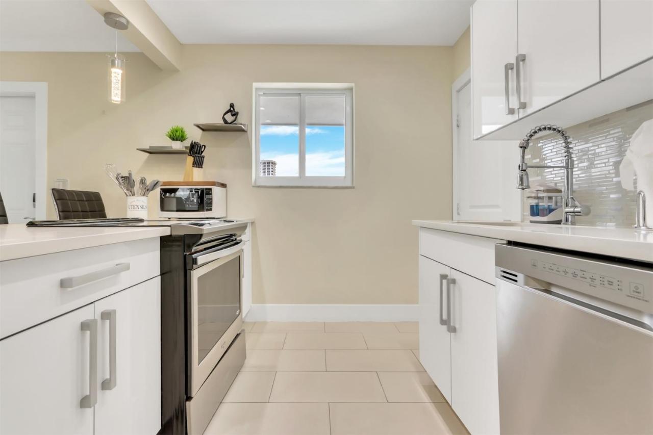 Bright Pompano Beach With Pool Access Exterior photo